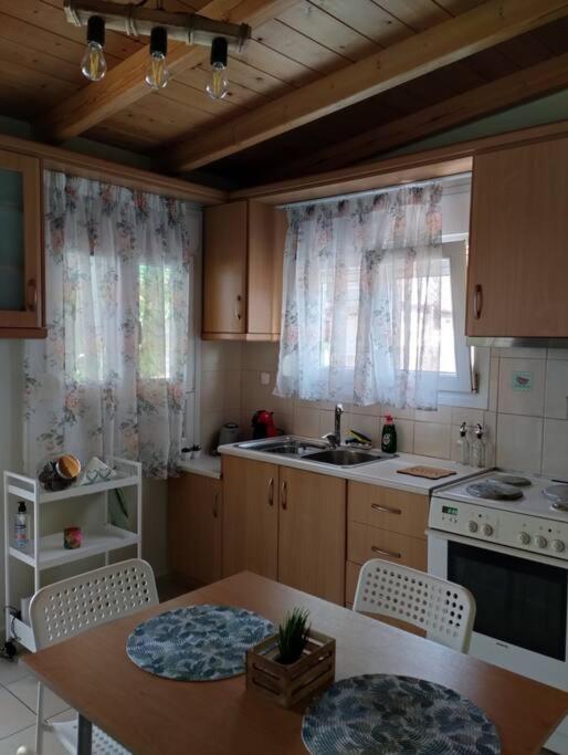 Lovely Guesthouse On The Beach 아이아 아나 외부 사진