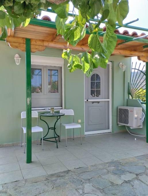 Lovely Guesthouse On The Beach 아이아 아나 외부 사진