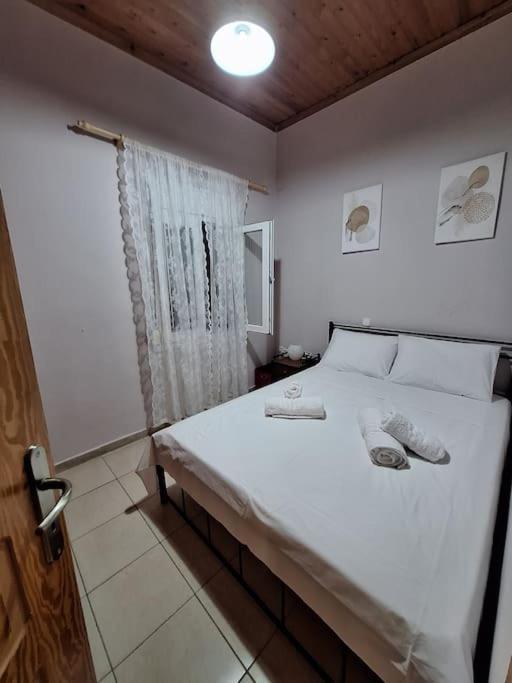 Lovely Guesthouse On The Beach 아이아 아나 외부 사진