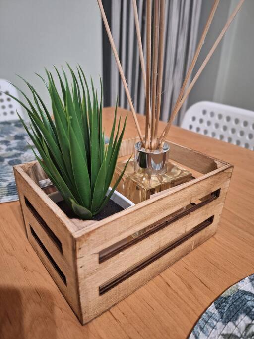 Lovely Guesthouse On The Beach 아이아 아나 외부 사진